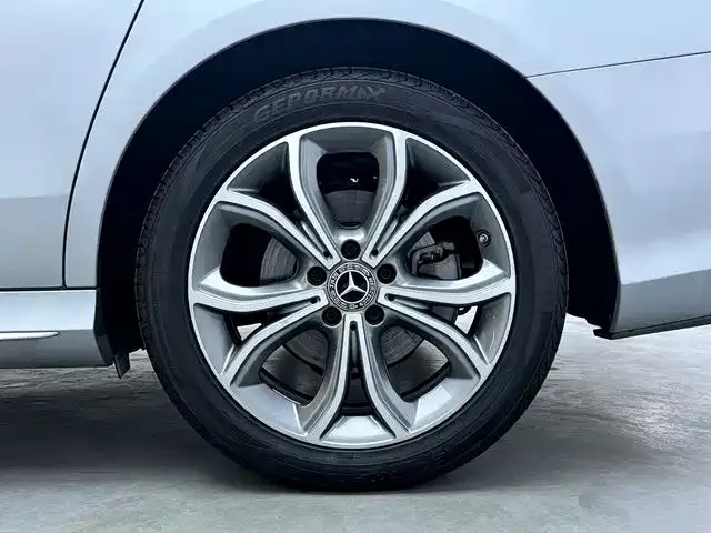 Mercedes-Benz E-Class — Фото автомобиля 13
