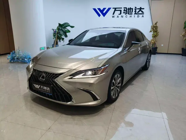 Lexus ES — Фото автомобиля 2