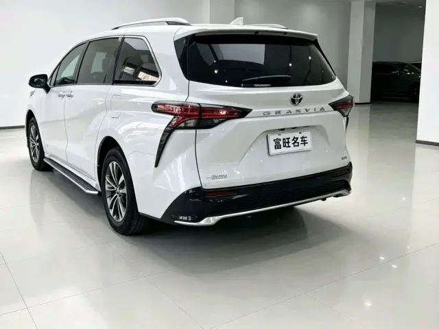 Toyota Granvia — Фото автомобиля 3