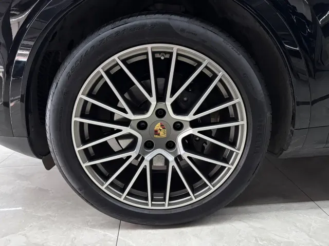 Porsche Cayenne — Фото автомобиля 9