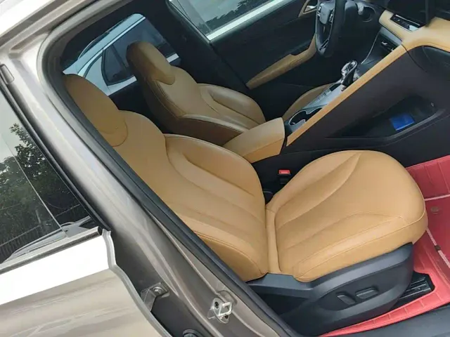 Roewe RX5 — Фото автомобиля 24