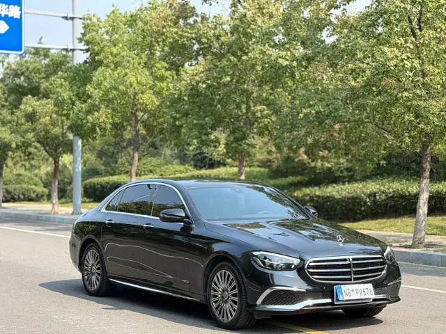 Mercedes-Benz E-Class — Фото автомобиля 3