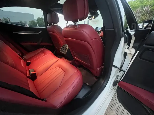 Maserati Ghibli — Фото автомобиля 18