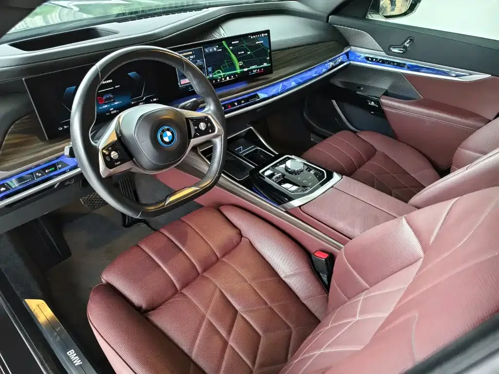 BMW BMW i7 2023 eDrive50L Premium Luxury Package — Фото автомобиля 11