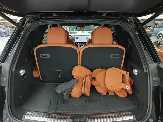 Li Auto L8 — Фото автомобиля 18