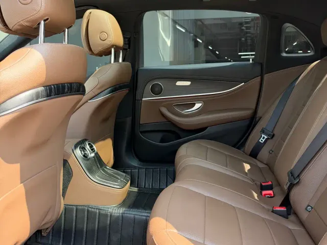 Mercedes-Benz E-Class — Фото автомобиля 9