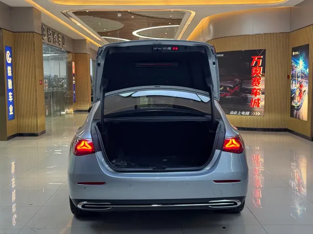 Mercedes-Benz E-Class — Фото автомобиля 20