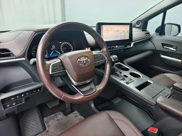 Toyota Sienna — Фото автомобиля 9