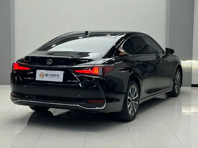 Lexus ES — Фото автомобиля 16