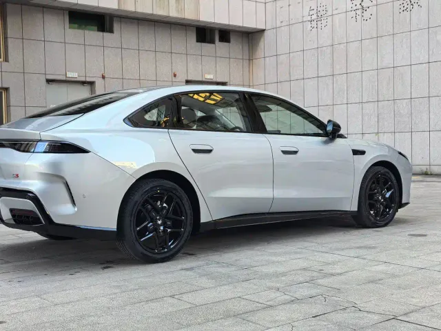 Arcfox S3 — Фото автомобиля 3