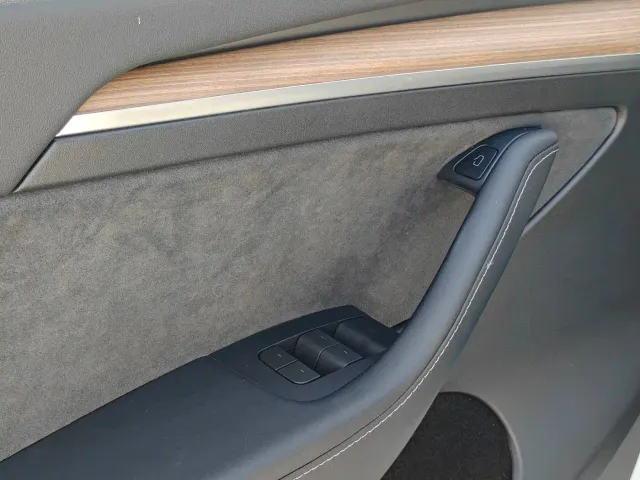 Tesla Model Y — Фото автомобиля 14