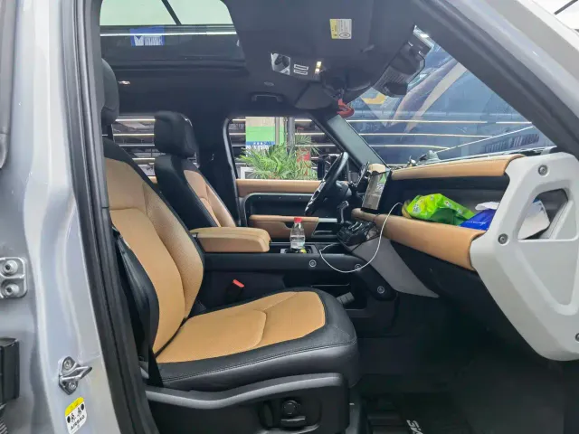Land Rover Defender — Фото автомобиля 8