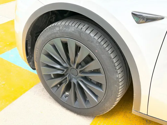 Tesla Model Y — Фото автомобиля 16
