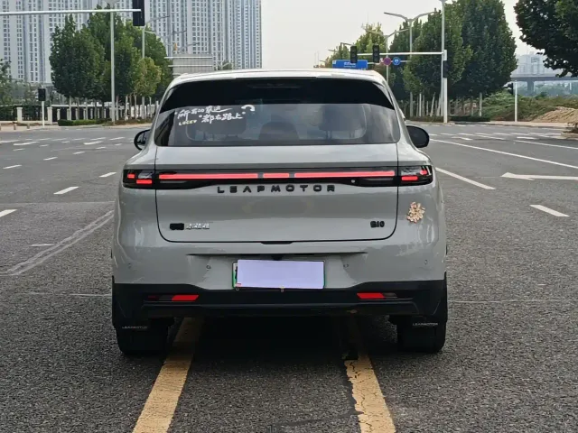 Leapmotor B10 — Фото автомобиля 7