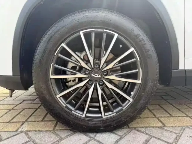Chery Tiggo 8 — Фото автомобиля 11