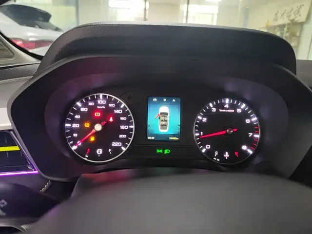 Roewe i5 — Фото автомобиля 11