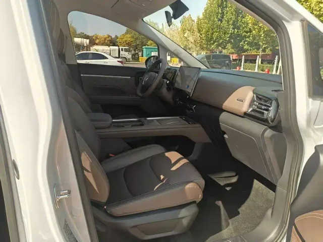 Wuling Starlight 730 — Фото автомобиля 23