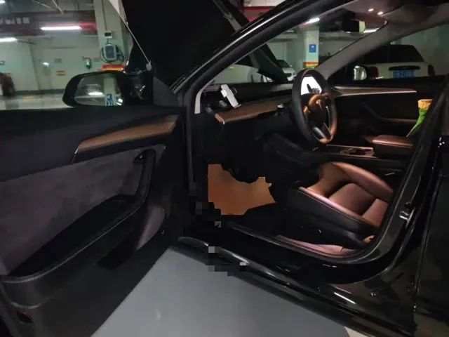Tesla Model 3 — Фото автомобиля 17