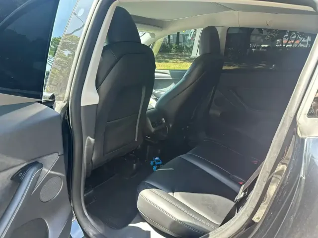 Tesla Model Y — Фото автомобиля 7