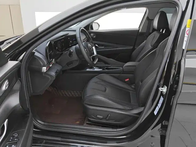 Hyundai Elantra — Фото автомобиля 9