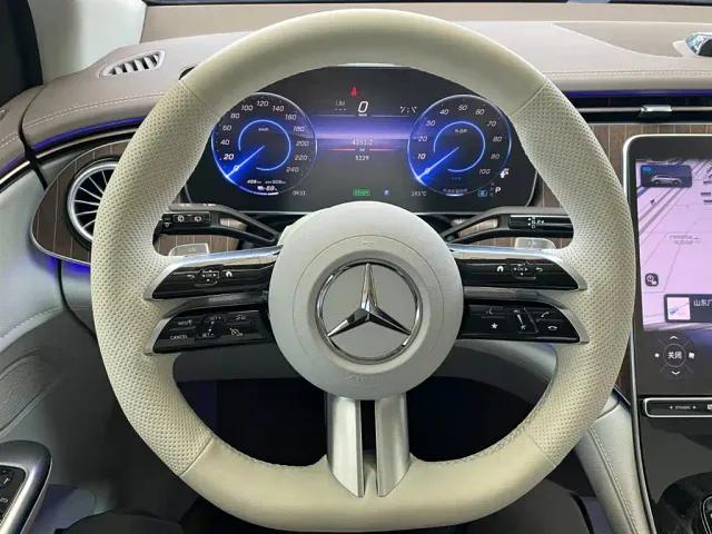 Mercedes-Benz EQE SUV — Фото автомобиля 7