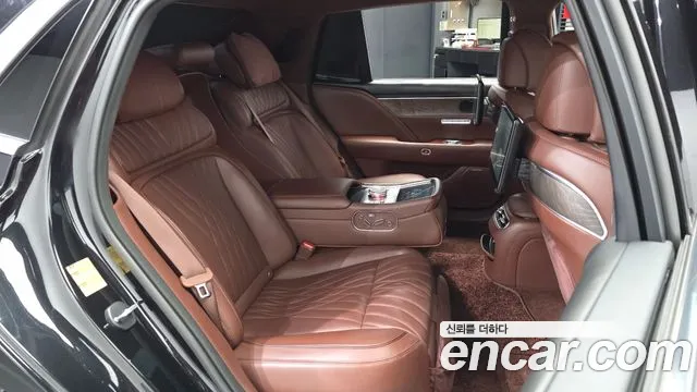 Genesis G90 Бензин 3.5 турбо AWD — Фото автомобиля 12