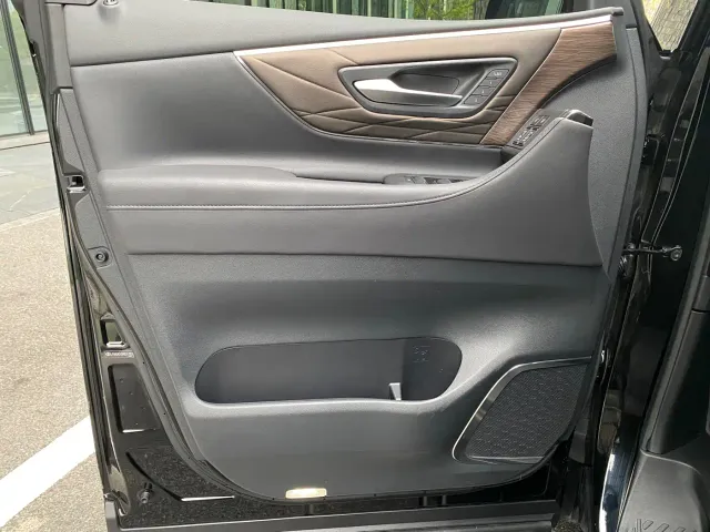 Toyota Vellfire — Фото автомобиля 8