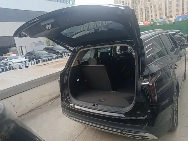 Hongqi HS7 PHEV — Фото автомобиля 18