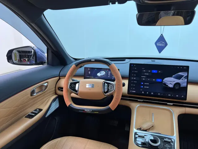 Geely Galaxy Starship 7 EM-i — Фото автомобиля 20