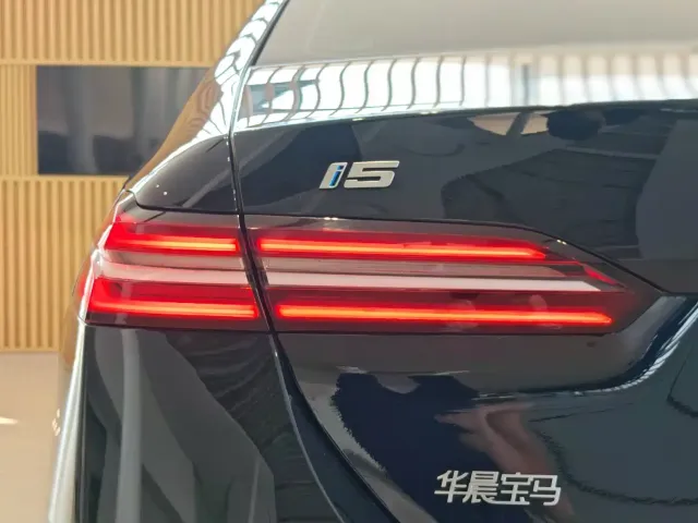 BMW i5 — Фото автомобиля 10