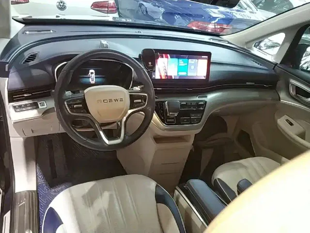 Roewe iMAX8 — Фото автомобиля 9