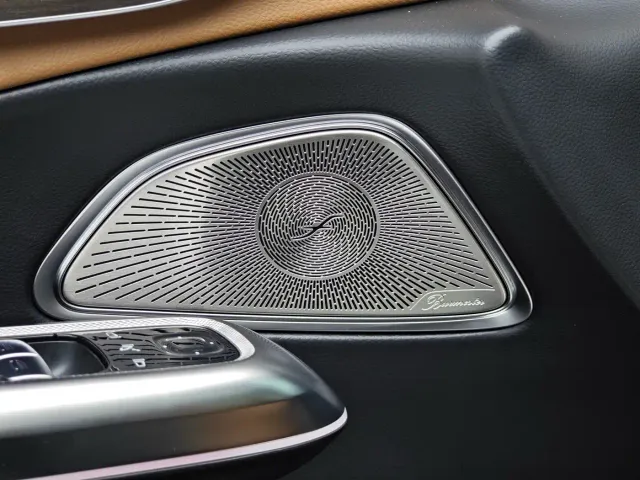 Mercedes-Benz E-Class — Фото автомобиля 25