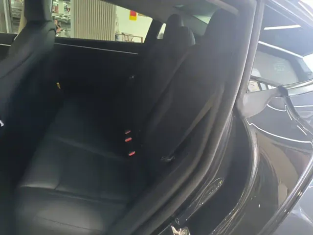 Tesla Model 3 — Фото автомобиля 16