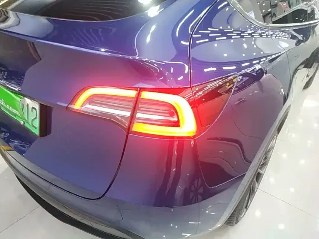 Tesla Model Y — Фото автомобиля 7