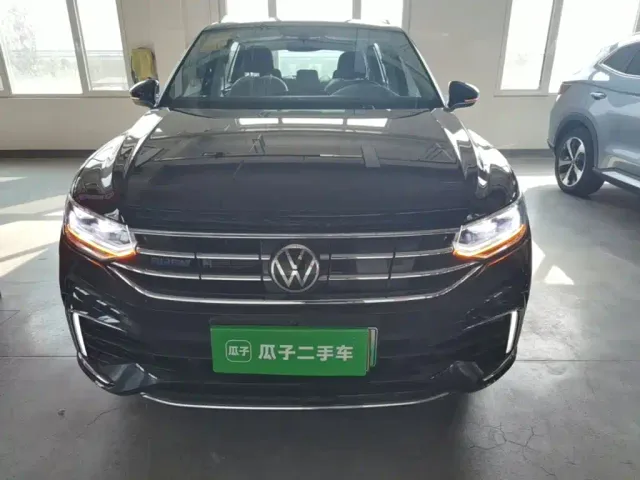 Volkswagen Tiguan L PHEV — Фото автомобиля 2