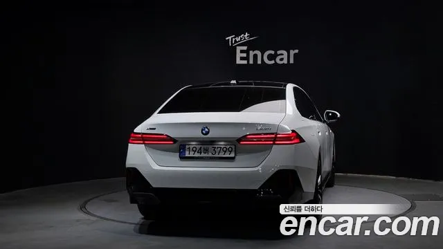 BMW 5-Series 5 серия (G60) 530i xDrive M Sport — Фото автомобиля 4