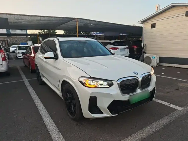 BMW iX3 — Фото автомобиля 3