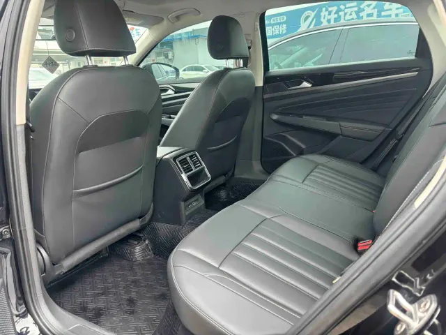 Volkswagen Passat — Фото автомобиля 7