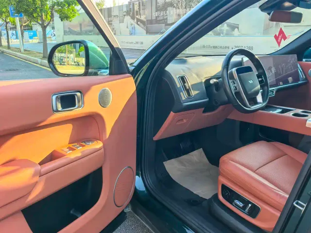 Li Auto L8 — Фото автомобиля 9