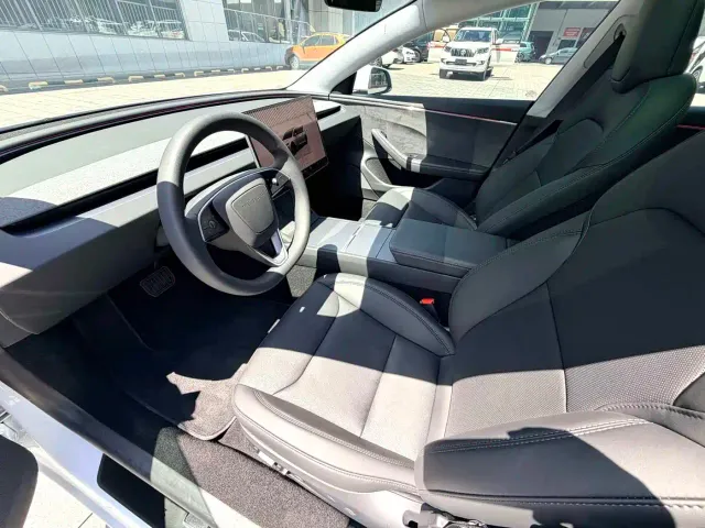 Tesla Model 3 — Фото автомобиля 3