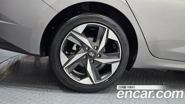 Hyundai Avante CN7 — Фото автомобиля 5