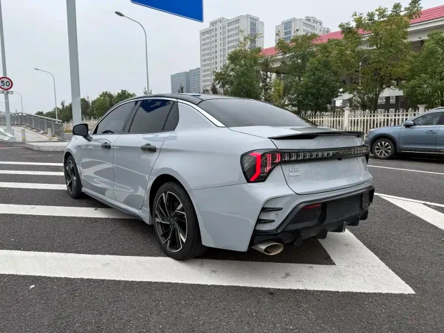 Lynk & Co 03 — Фото автомобиля 6