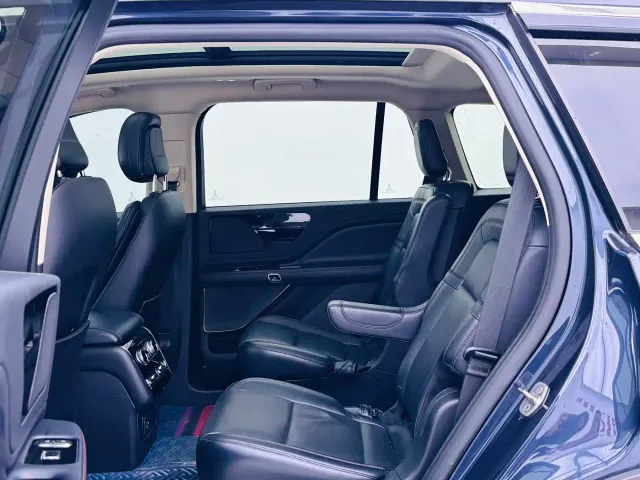 Lincoln Aviator — Фото автомобиля 11