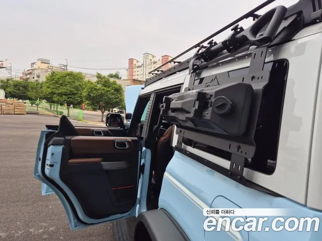 Ford Bronco — Фото автомобиля 11