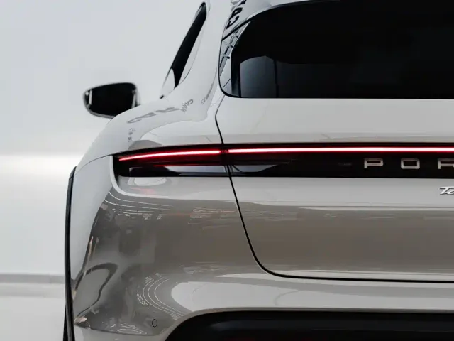 Porsche Taycan — Фото автомобиля 10