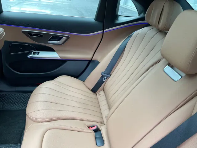 Mercedes-Benz E-Class — Фото автомобиля 11