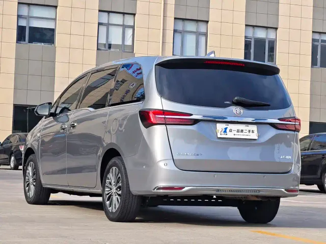 Buick GL8 — Фото автомобиля 5