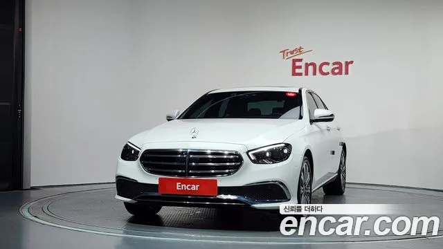 Mercedes-Benz E-Class — Фото автомобиля 3