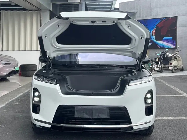 Nio ES8 — Фото автомобиля 10