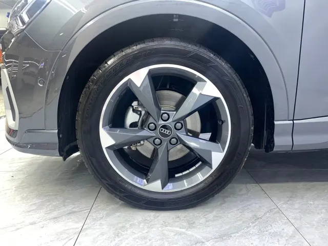 Audi Q3 — Фото автомобиля 11
